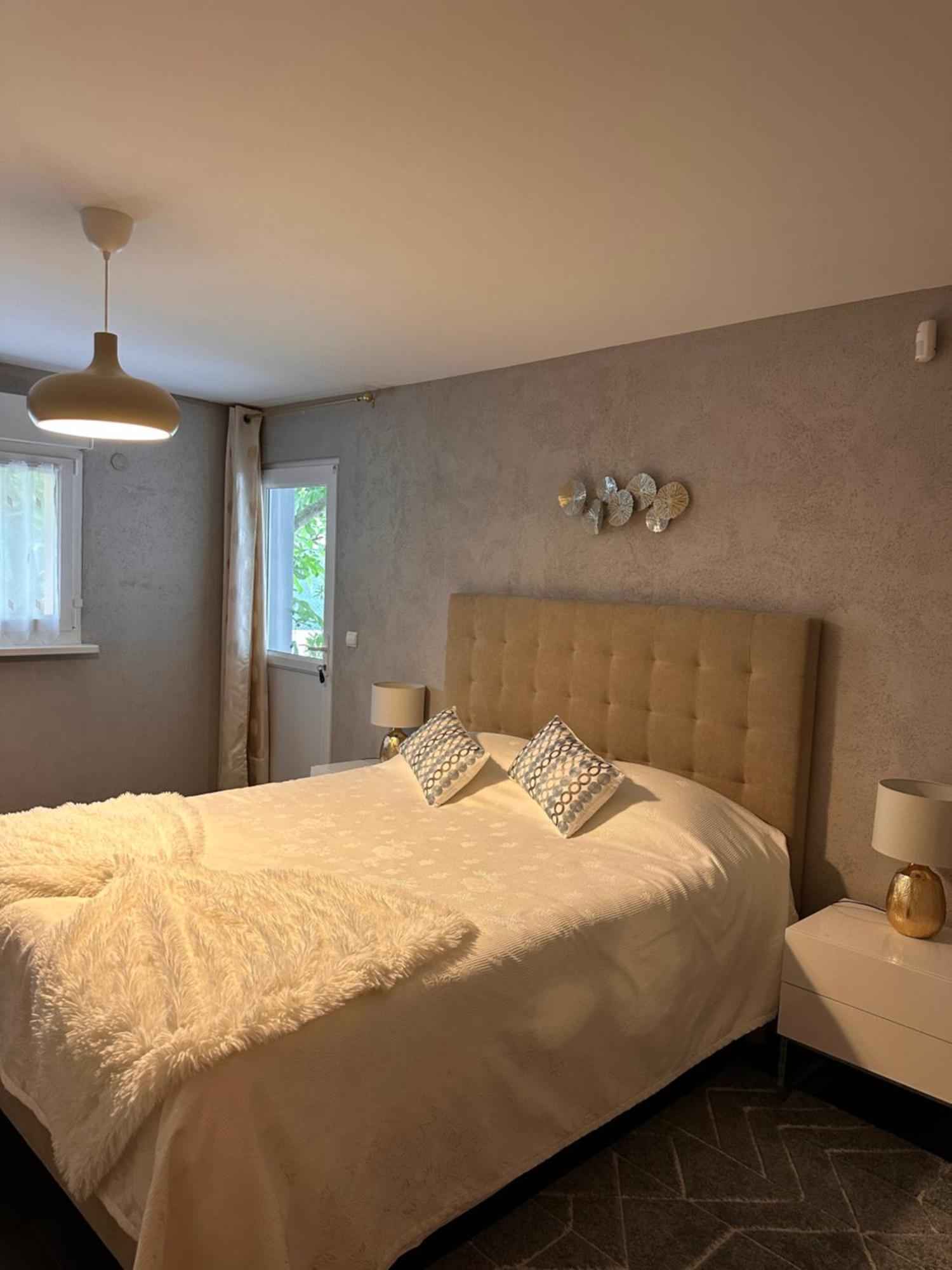 Chambre Privative Au Rez De Jardin Dans Villa 라왕트제노 외부 사진